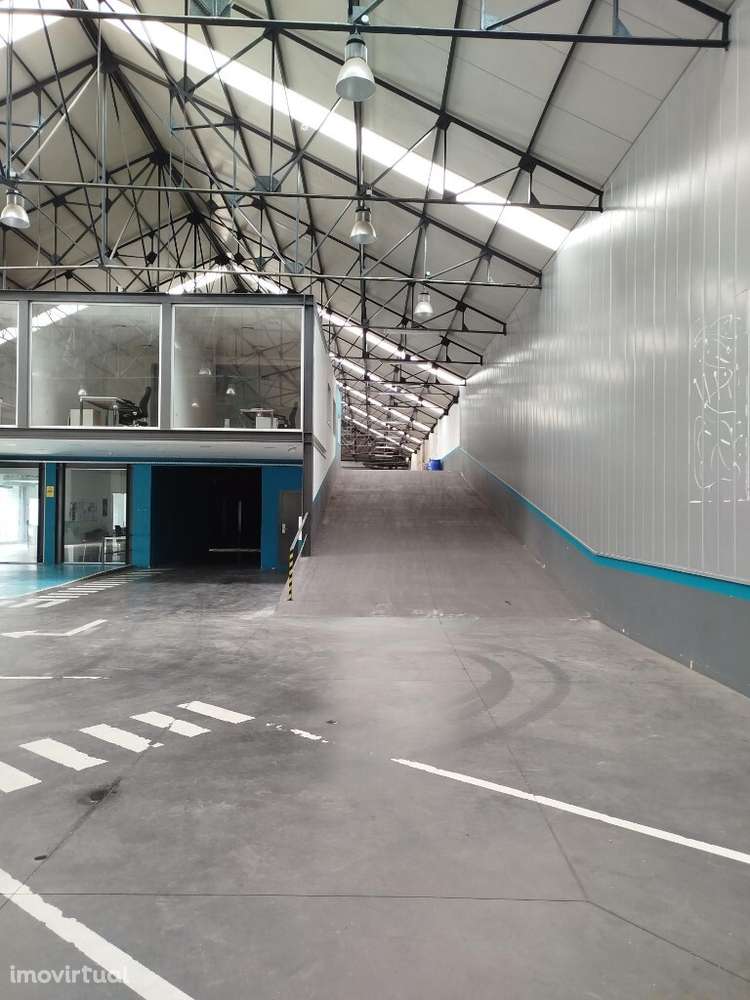 Armazém para arrendar no Prior Velho - Lisboa - Grande imagem: 2/23