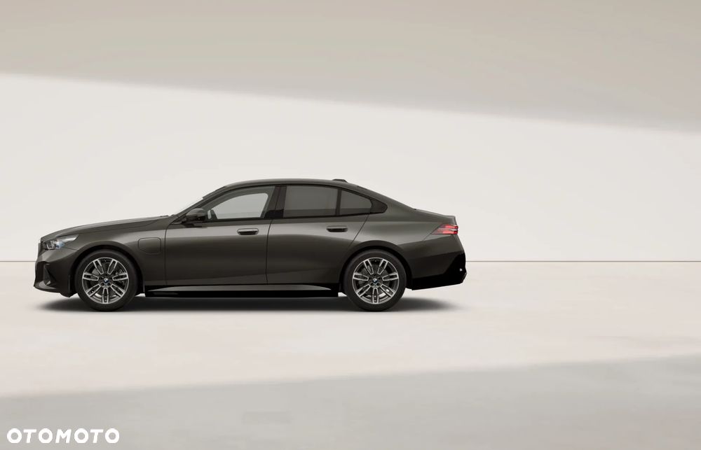 BMW Seria 5 550e xDrive PHEV M Sport - 8