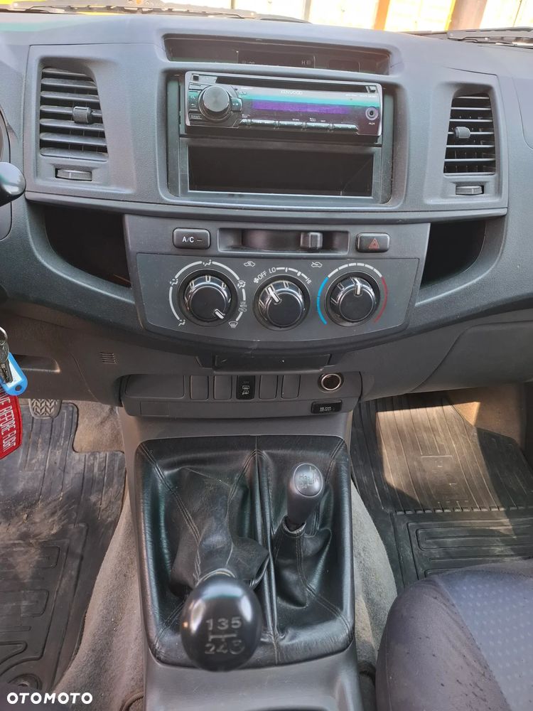 Toyota Hilux 2.5 D-4D Active - 15