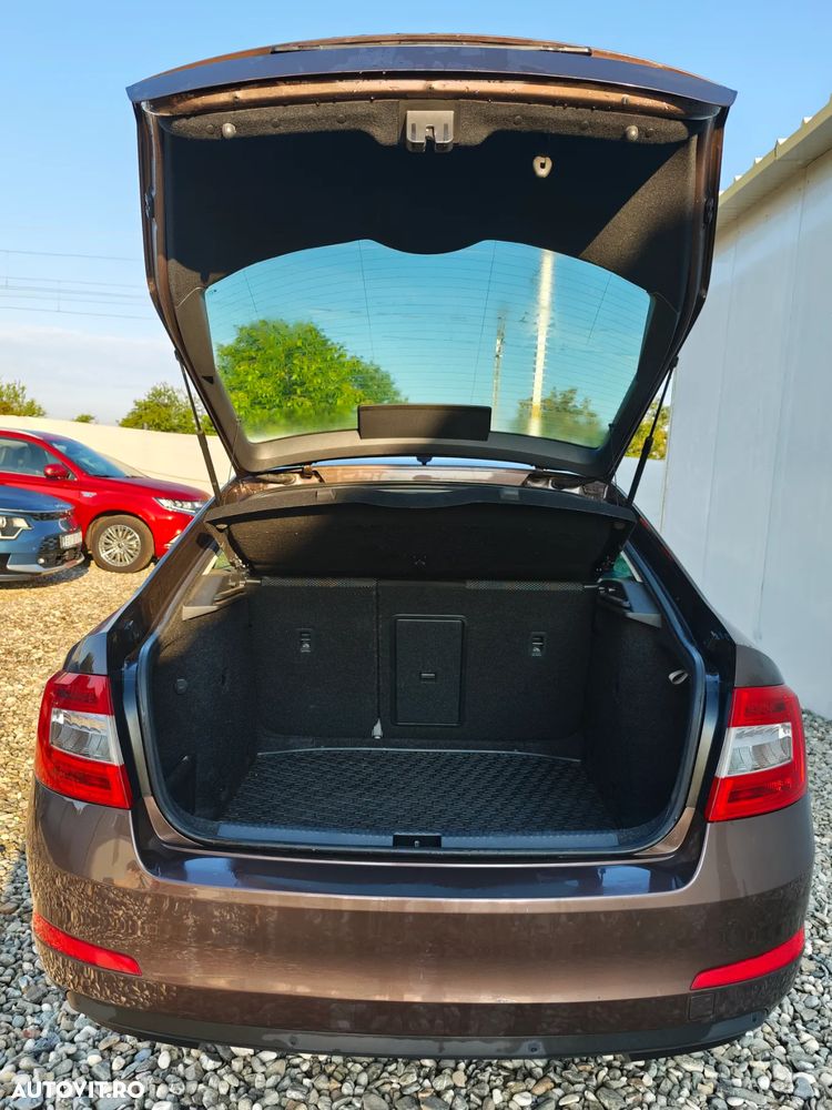 Skoda Octavia 2.0 TDI (Green tec) DSG Ambition - 7