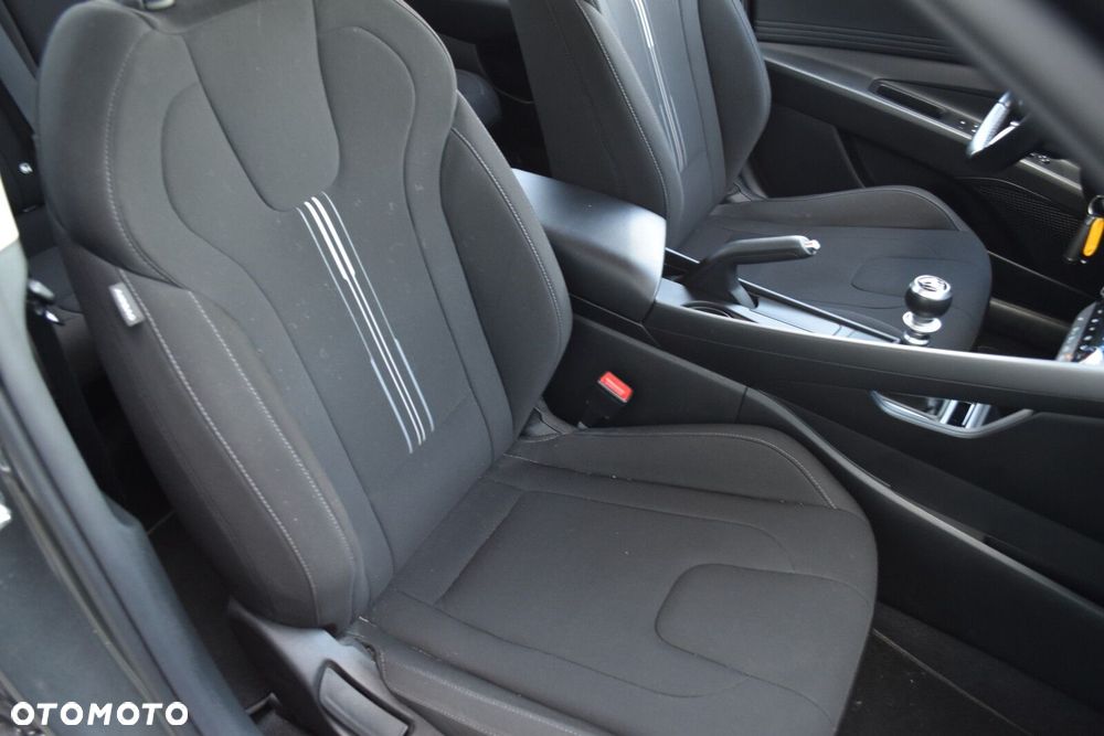 Hyundai Elantra 1.6 Smart - 30