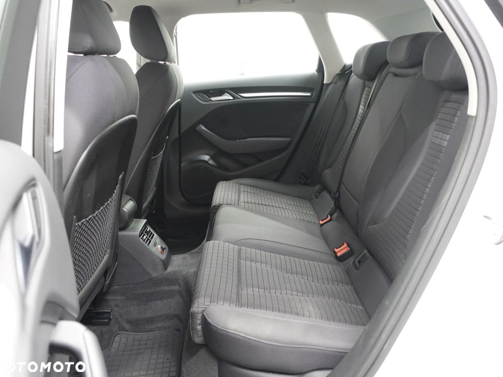 Audi A3 Sportback 2.0 TDI Ambiente - 21