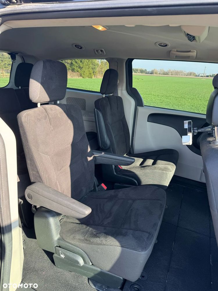 Dodge Grand Caravan - 12