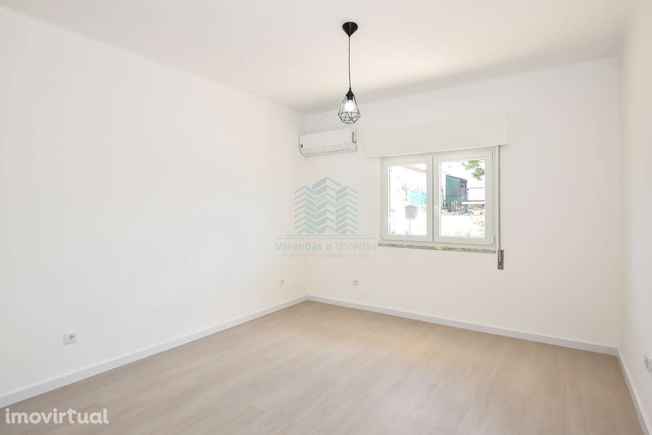 Moradia T3 remodelada com Anexos, Garagem e Poço. - Grande imagem: 5/46