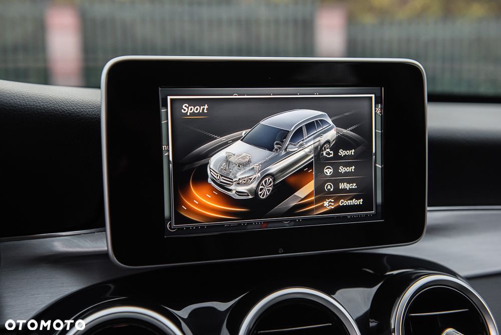 Mercedes-Benz Klasa C 180 9G-TRONIC AMG Line - 25