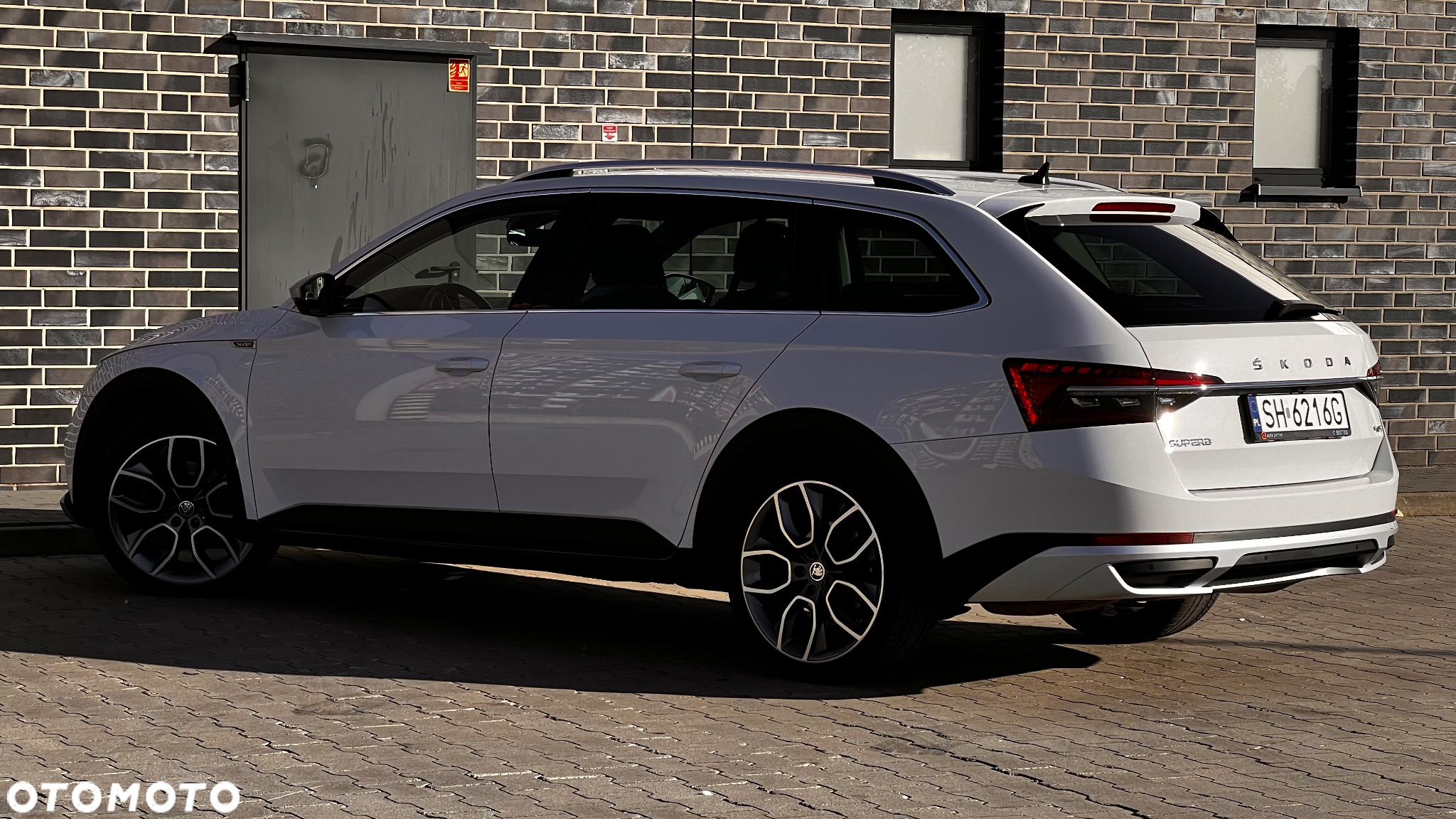 Skoda Superb Combi 2.0 TDI 4x4 DSG Scout - 20