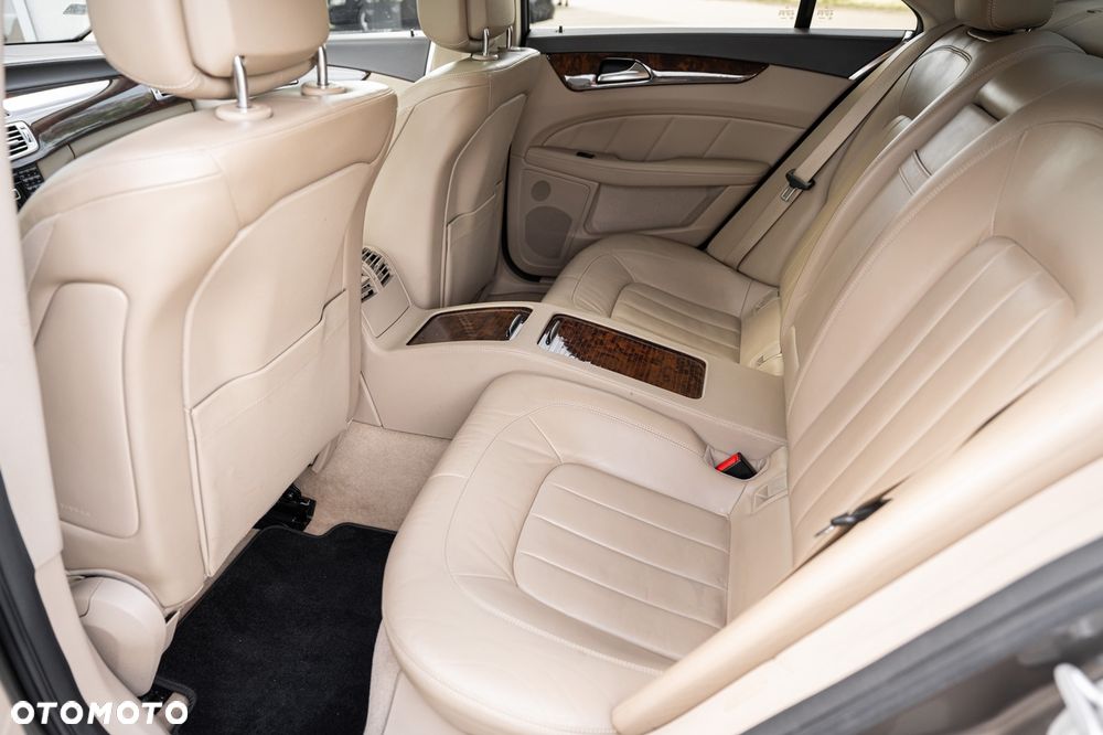 Mercedes-Benz CLS - 32