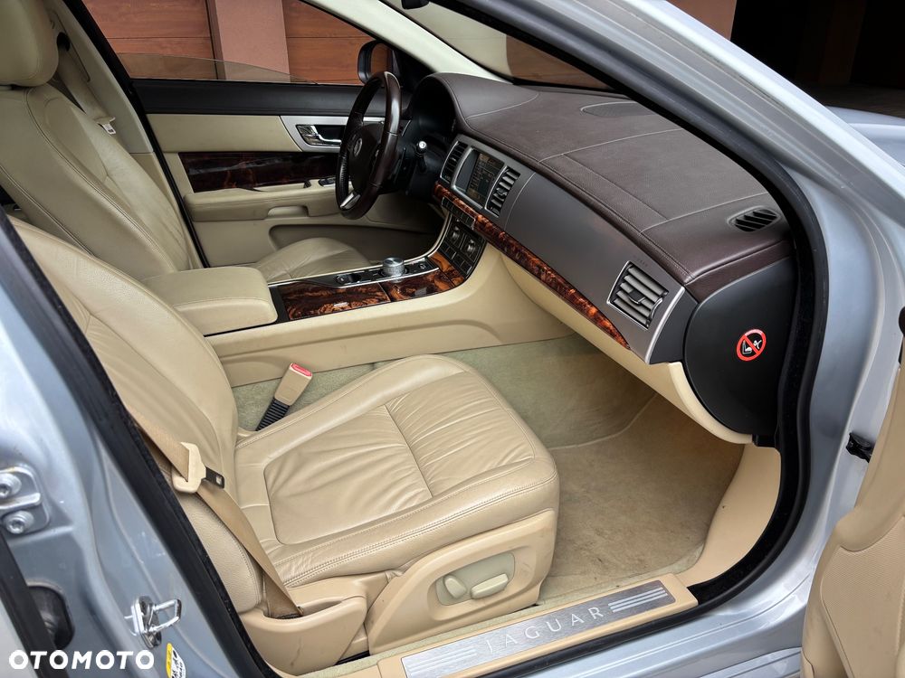 Jaguar XF 3.0 V6 Premium Luxury - 4