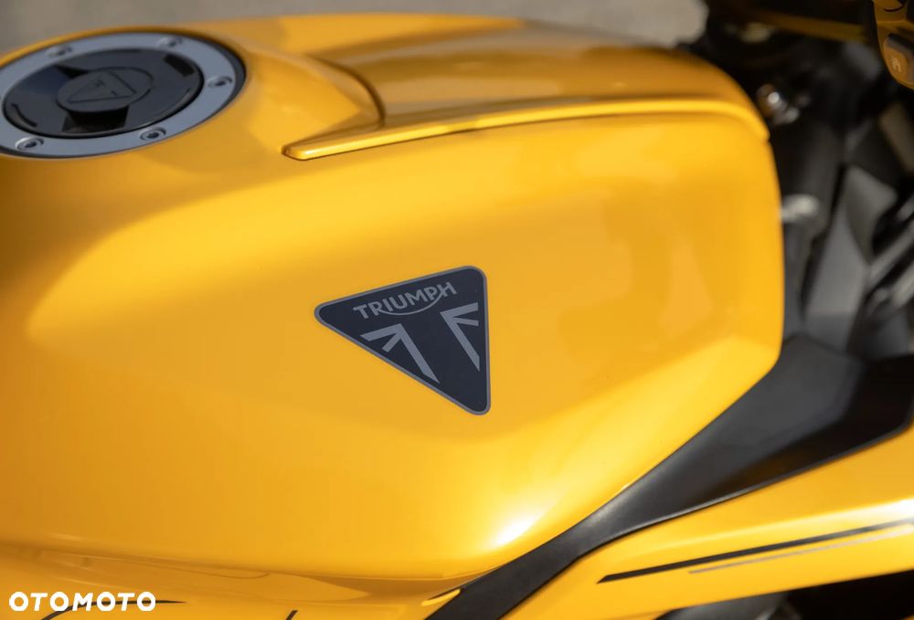 Triumph Street Triple - 12