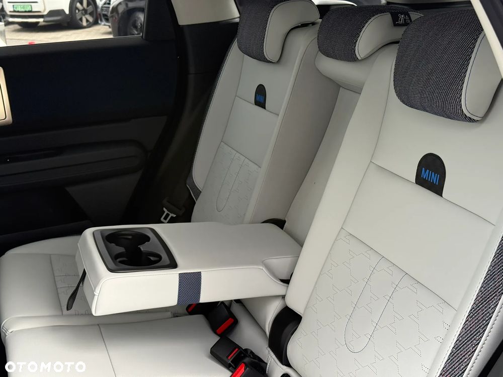 MINI Countryman Cooper S ALL4 Classic Trim - 7