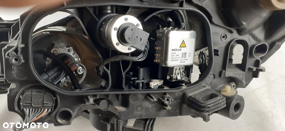 Lampa prawa Volvo S60 V60 xenon  10-113 r. - 10