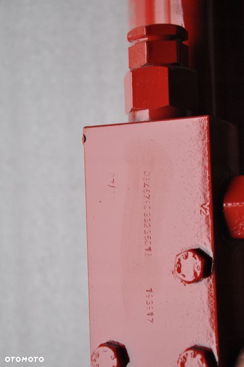 SIŁOWNIK PODNOSZENIA TELESKOPU MANITOU 627 2001R NR 08457903323501B - 4