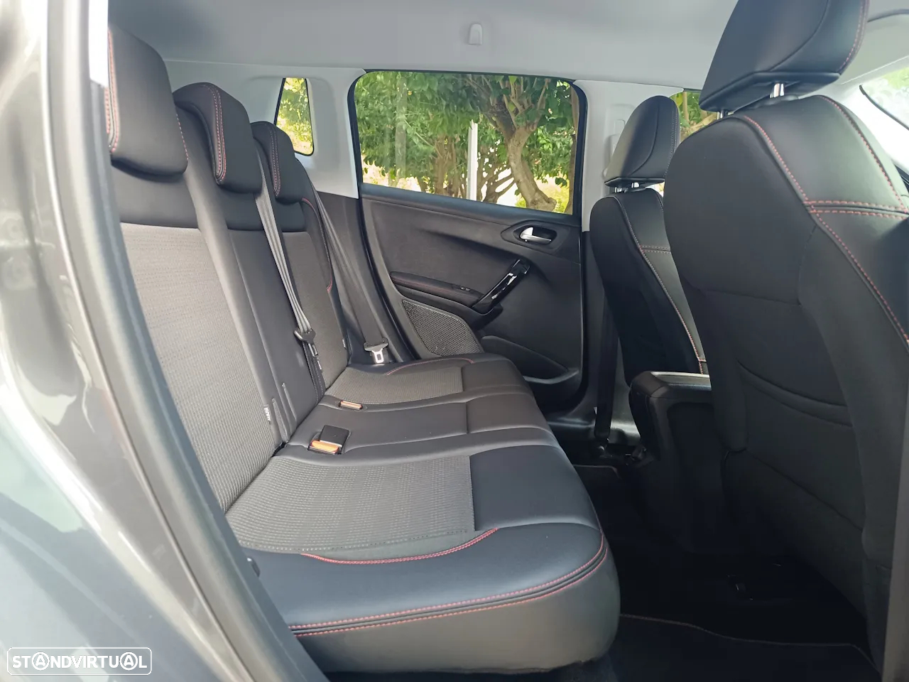 Peugeot 2008 1.2 PureTech GT Line - 31
