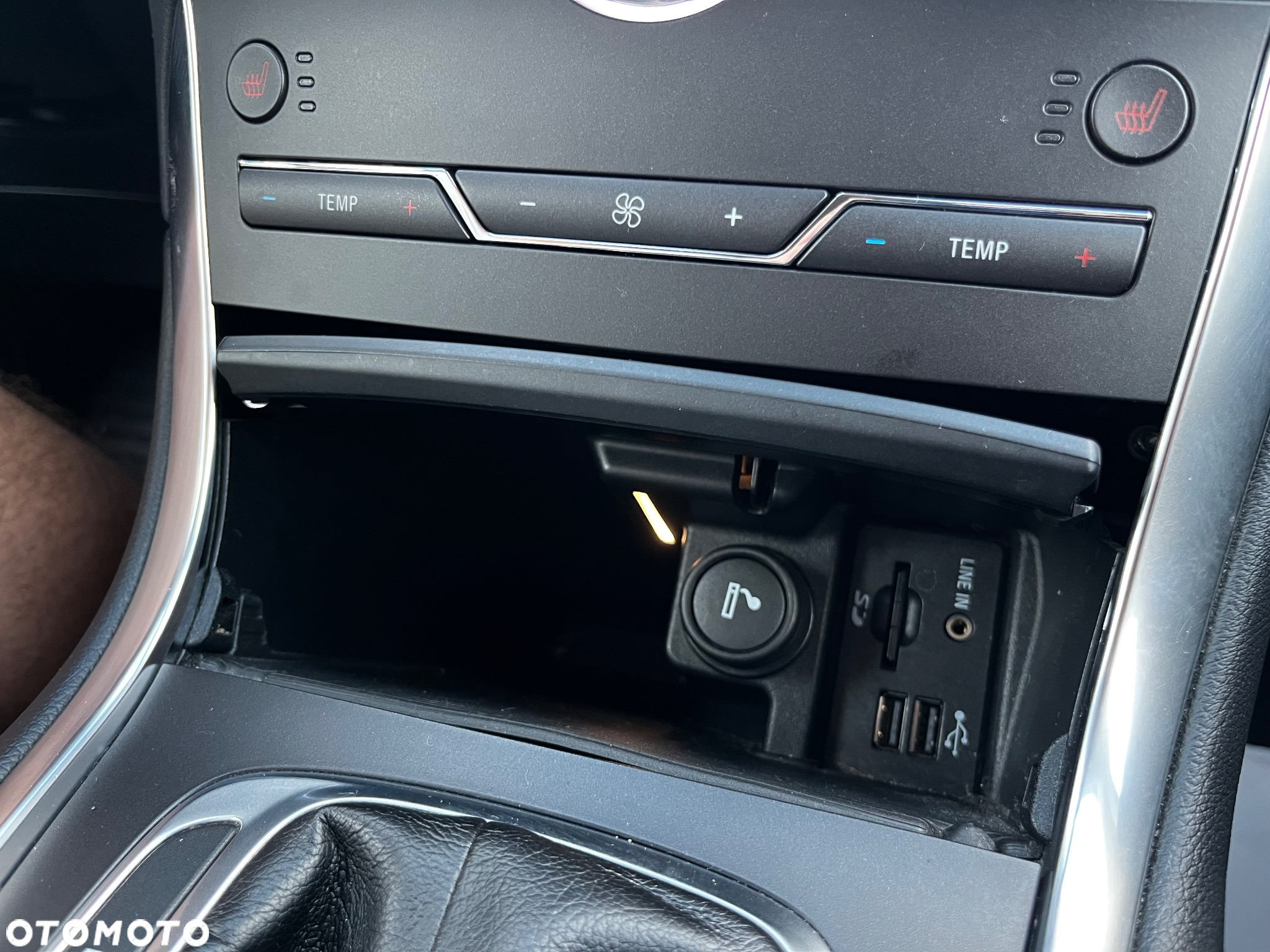 Ford Galaxy 2.0 EcoBoost Titanium - 33