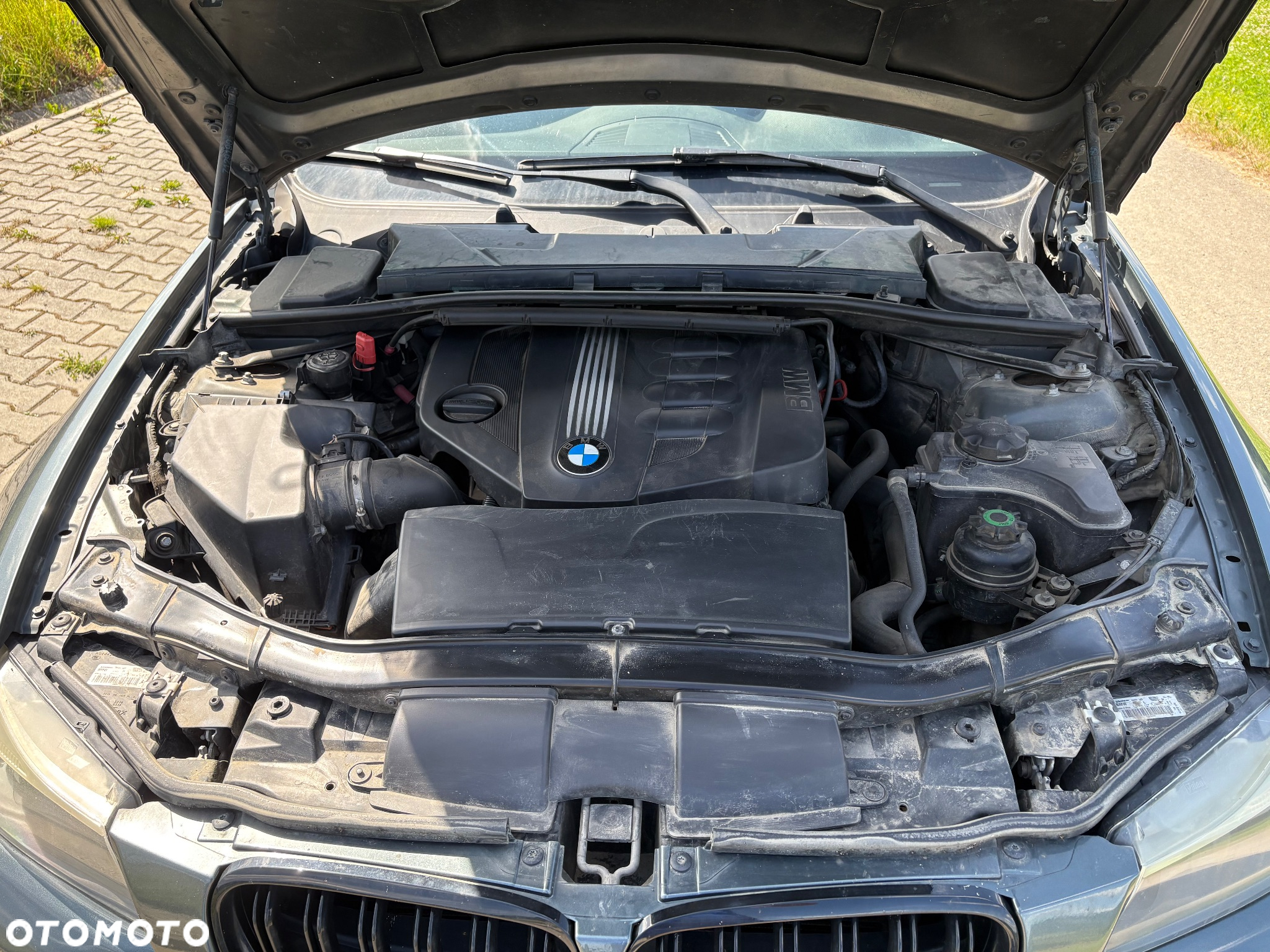 BMW Seria 3 320d DPF Touring - 12