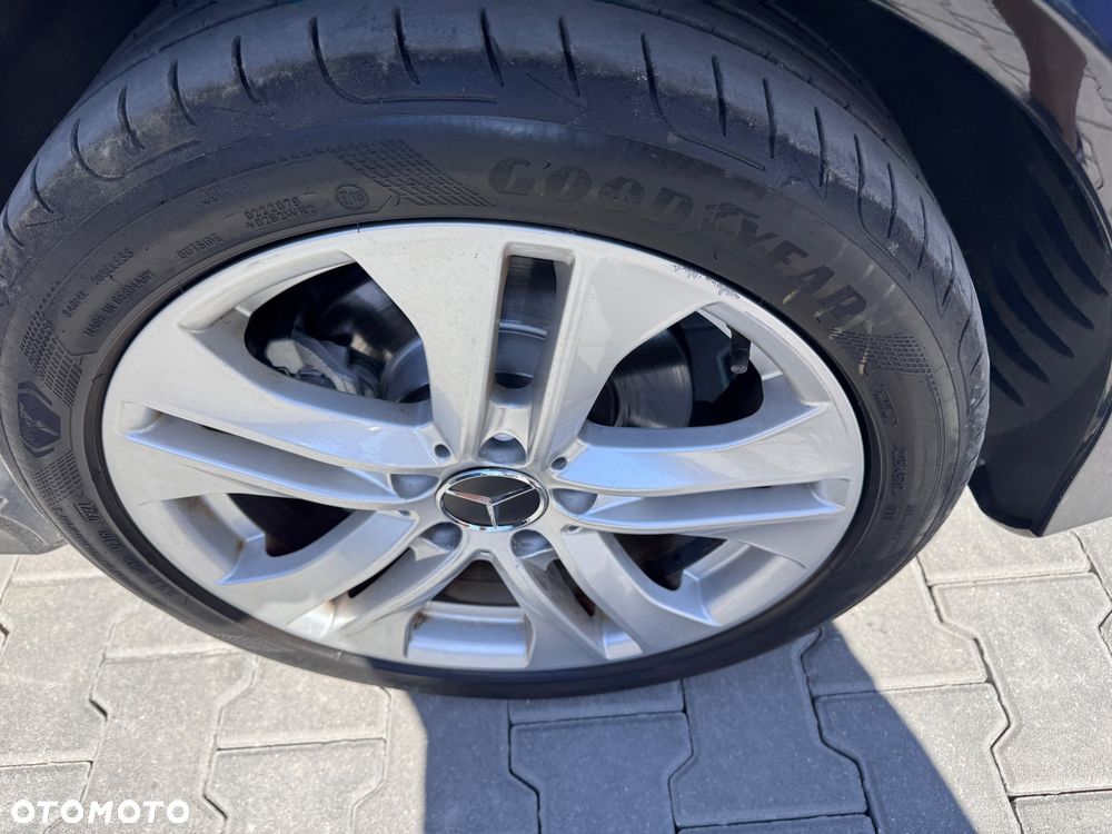 Mercedes-Benz Klasa C 180 Kompressor BlueEFFICIENCY Avantgarde - 39