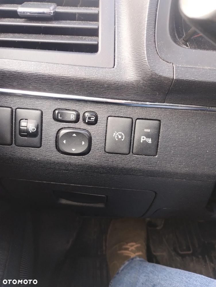 Toyota Avensis 2.0 D-4D - 28