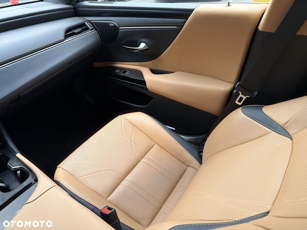Lexus ES 300h Prestige - 23