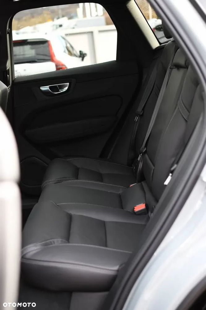 Volvo XC 60 B5 B AWD Plus Black Edition - 37