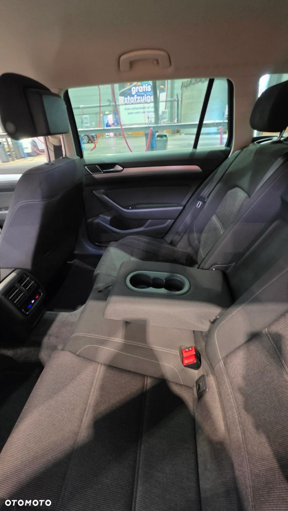 Volkswagen Passat - 21