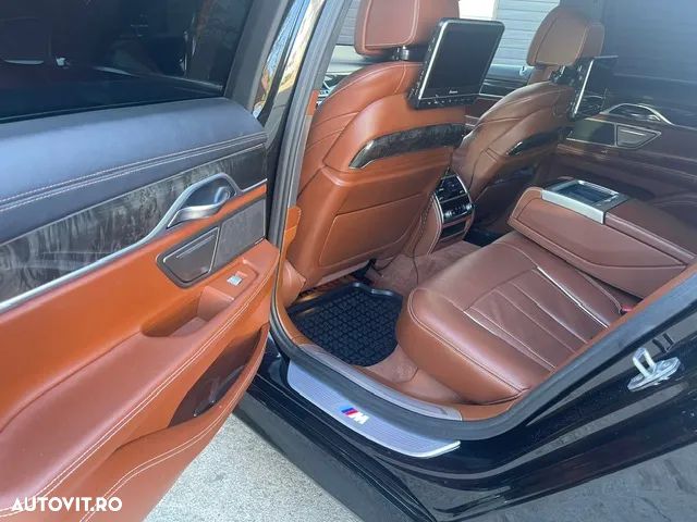 BMW Seria 7 750i xDrive - 31