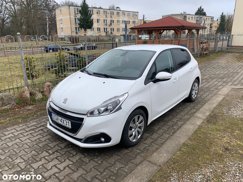 Peugeot 208 - 1