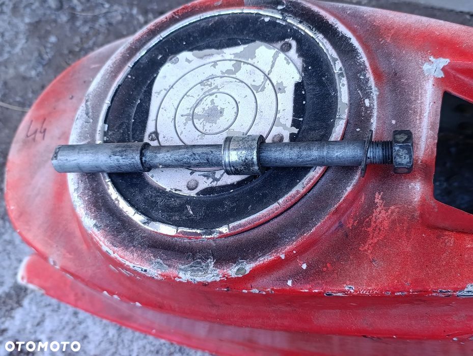 Oś koło przód Aprilia SX 125 Ośka szpilka przedniego koła dystans A4 - 5