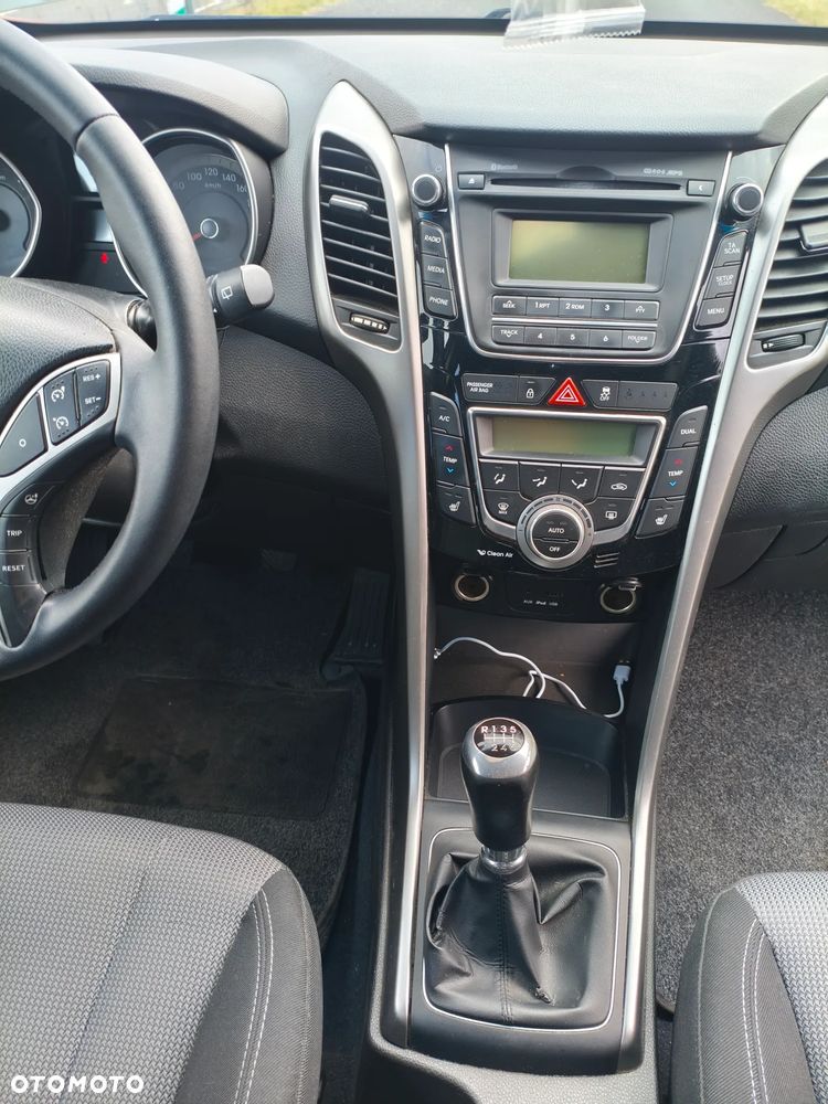 Hyundai i30 blue Kombi 1.6 CRDi Classic - 11