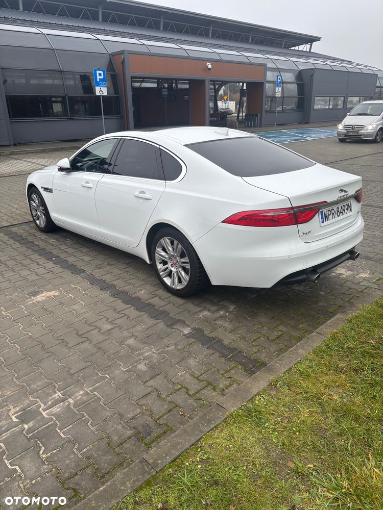 Jaguar XF 35t Prestige - 4
