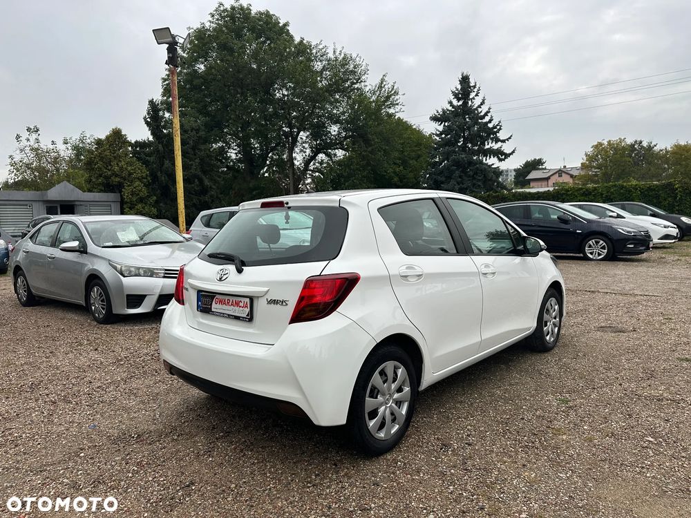 Toyota Yaris - 10