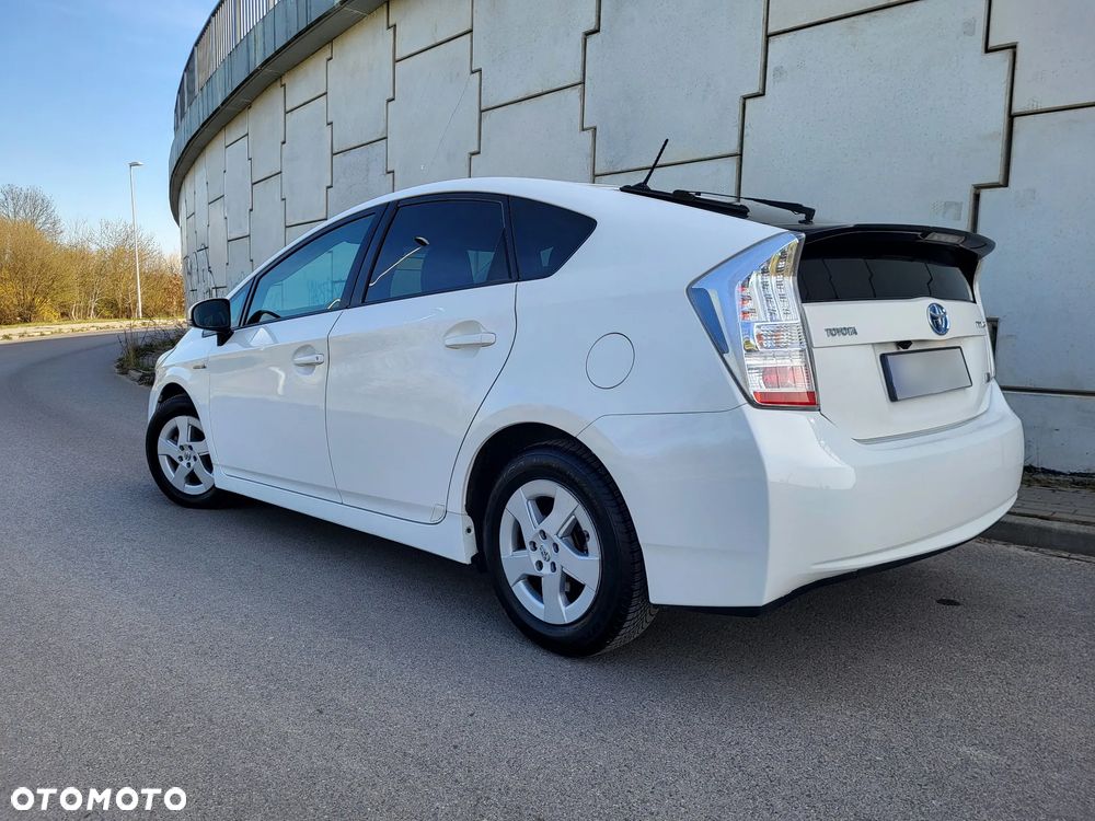 Toyota Prius (Hybrid) - 6