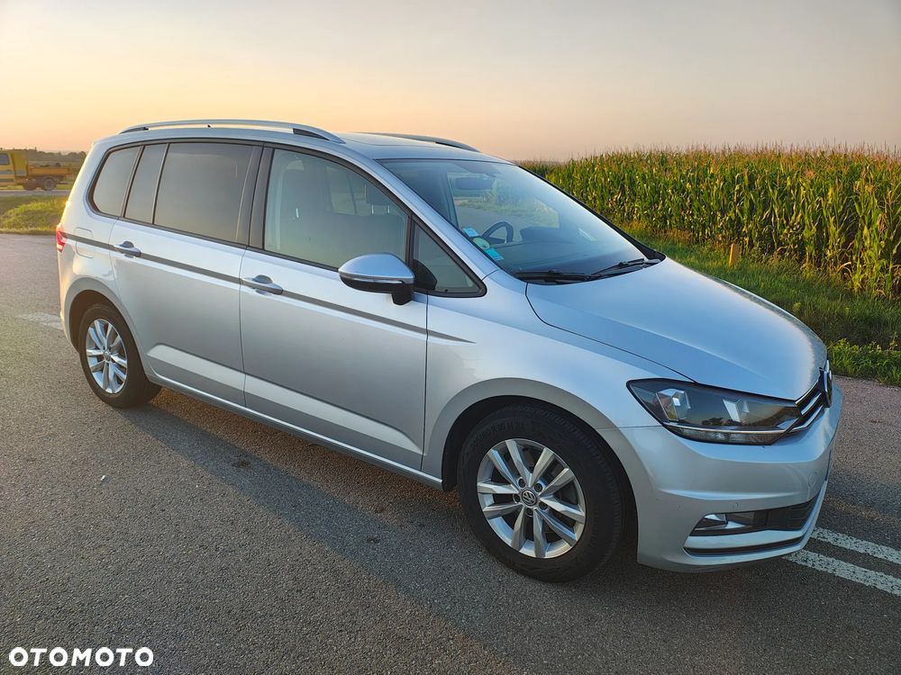 Volkswagen Touran - 1