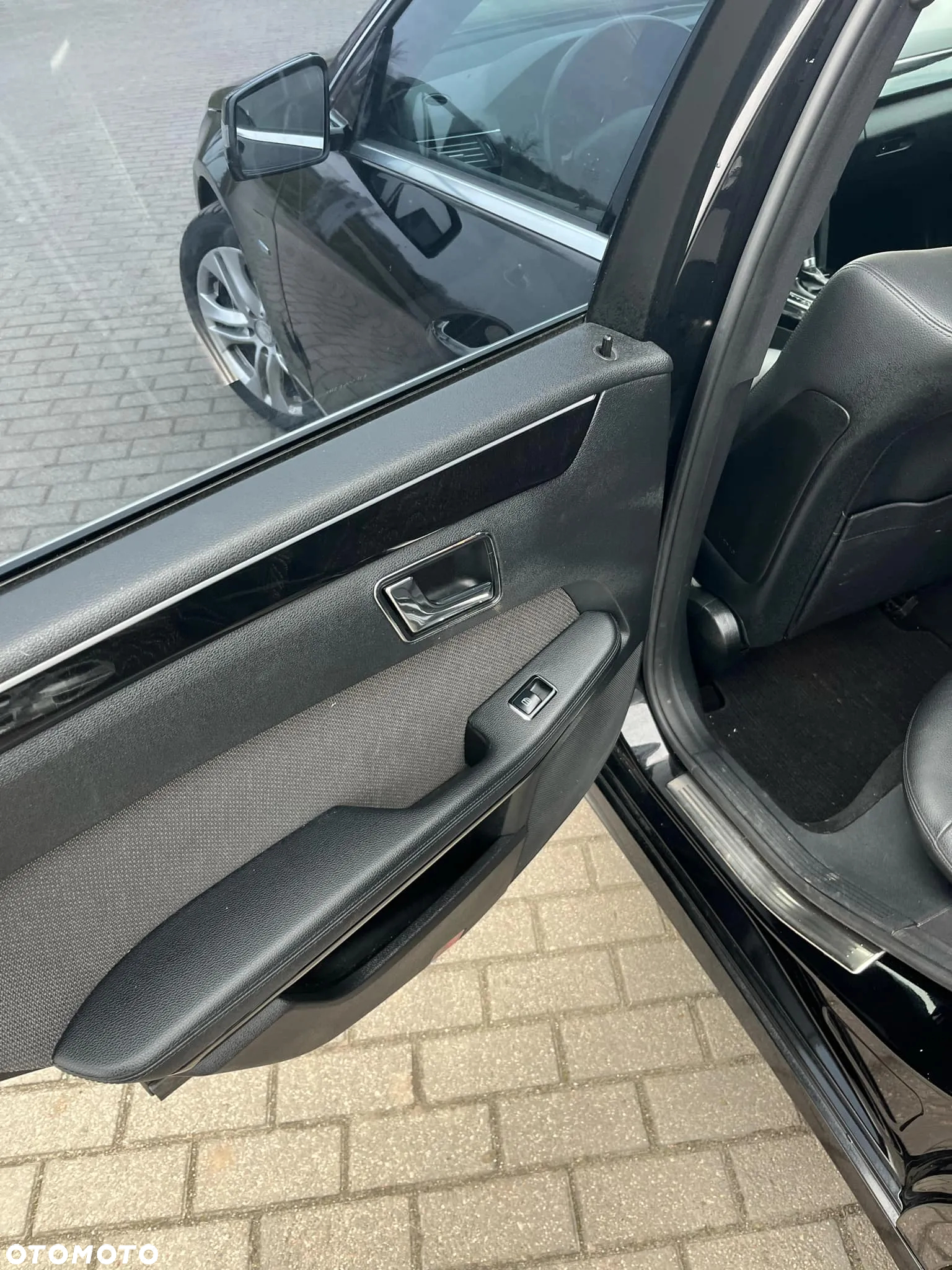 Mercedes-Benz Klasa E 220 T CDI DPF BlueEFFICIENCY Automatik Avantgarde - 29