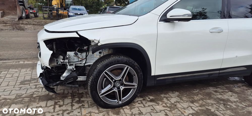 Mercedes-Benz GLA - 14