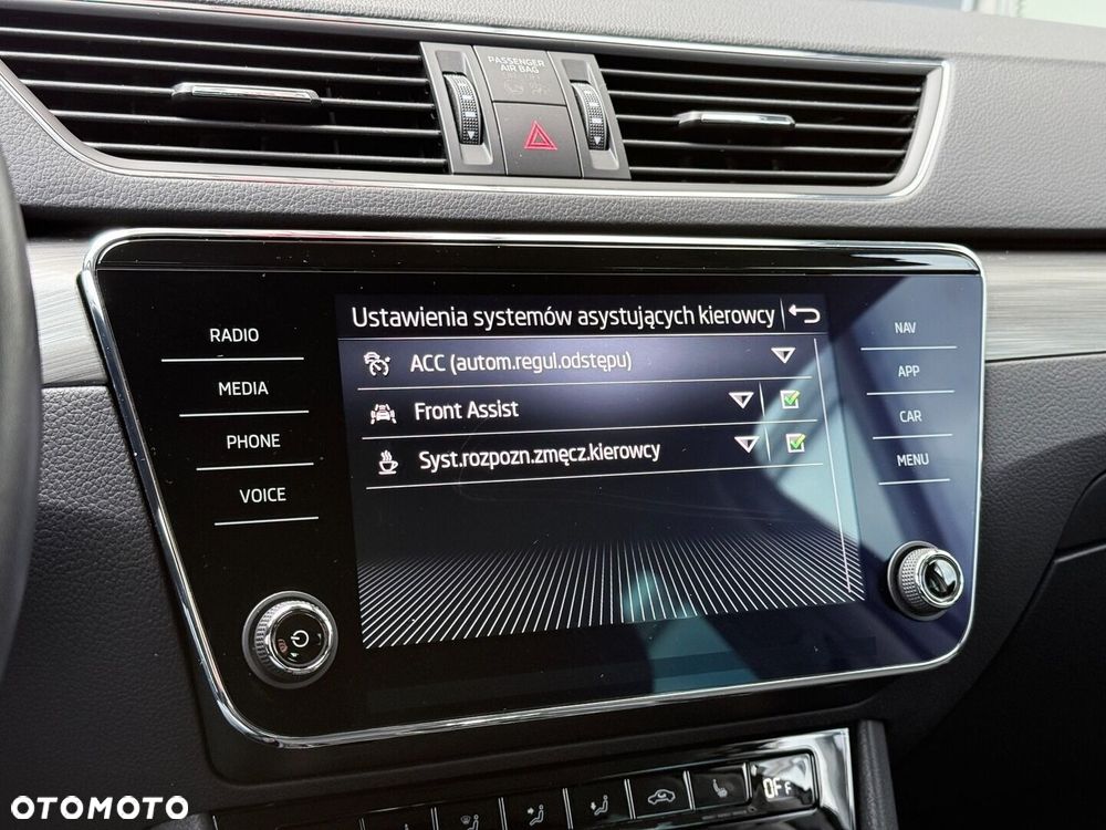 Skoda Superb 2.0 TDI SCR Style DSG - 38