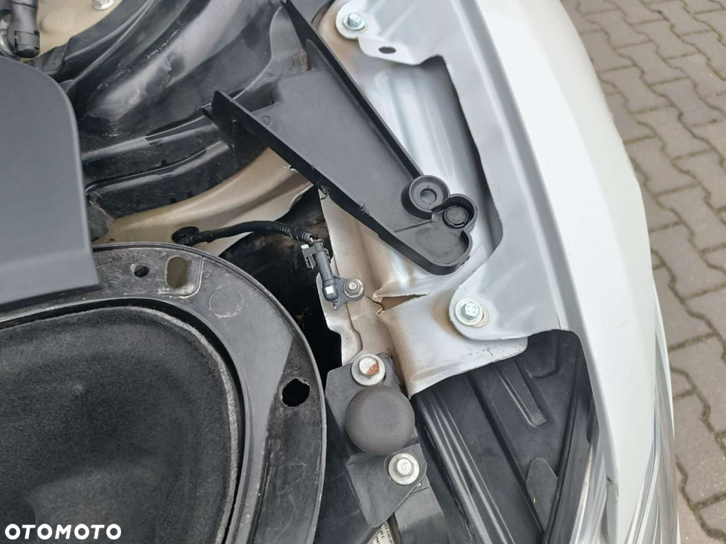 Tesla Model S - 4