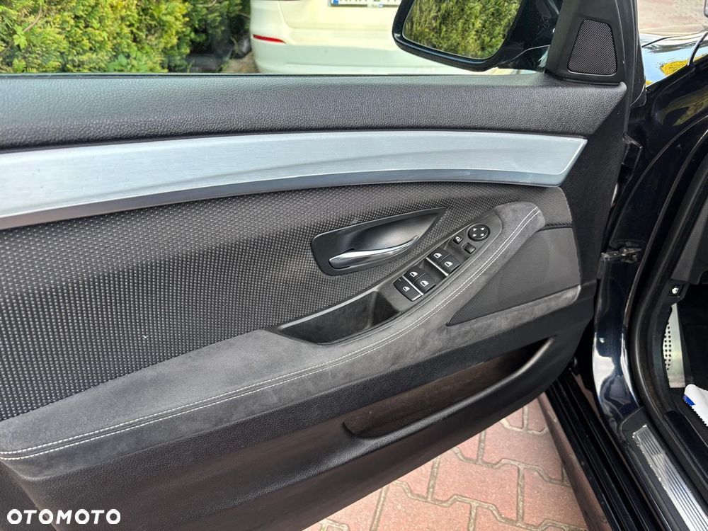 BMW Seria 5 520d Sport-Aut - 34