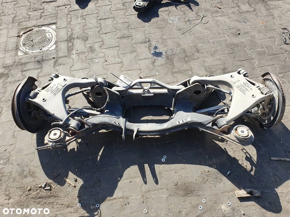 LG9R Volkswagen Phaeton 6.0 W12 2003 Belka osi tylnej - 1