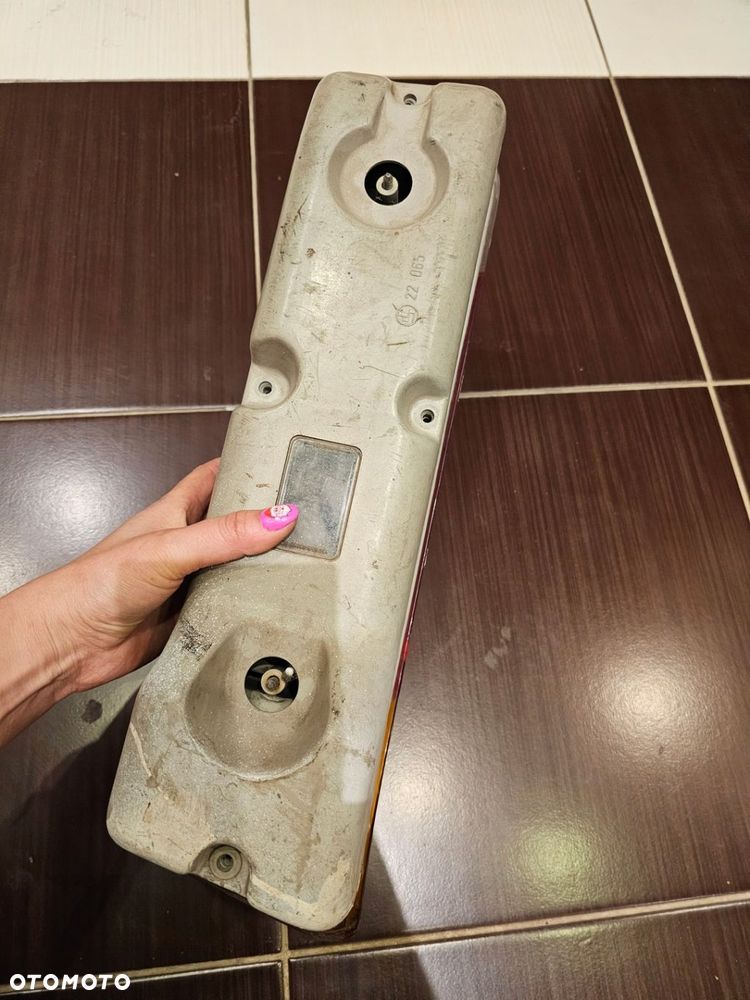 LAMPA PRAWY TYŁ BEZ PĘKNIĘĆ BMW 3 E21 - 10