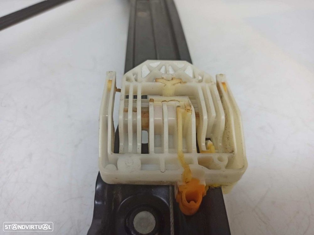 ELEVADOR FRENTE ESQUERDO BMW SERIE 3 BERLINA (E90) 320D - 2