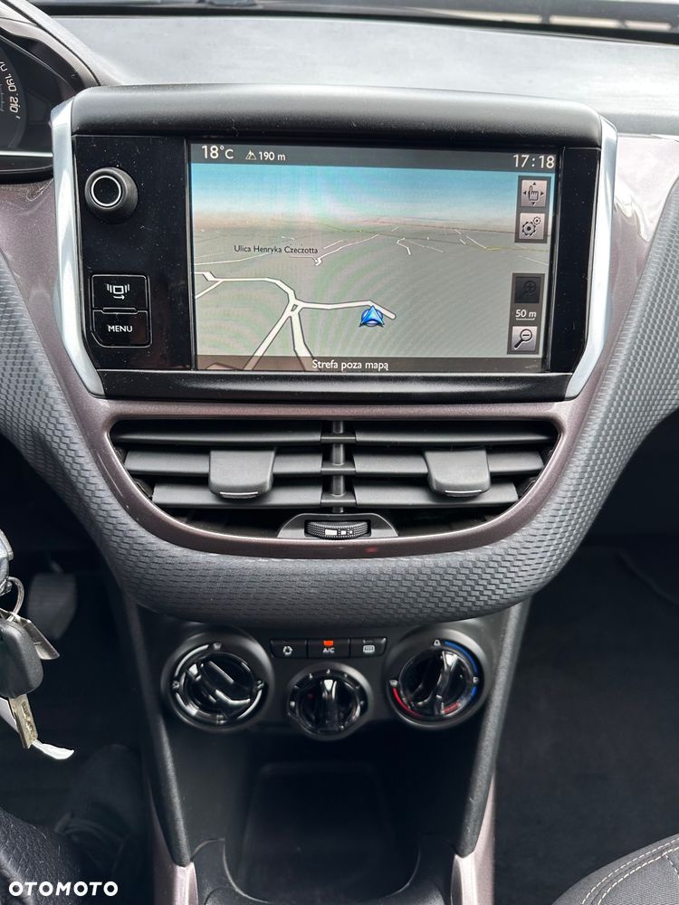 Peugeot 2008 1.2 Pure Tech GPF Style - 23