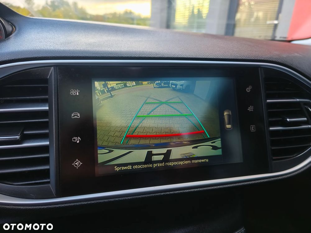 Peugeot 308 1.2 PureTech Allure S&S - 16