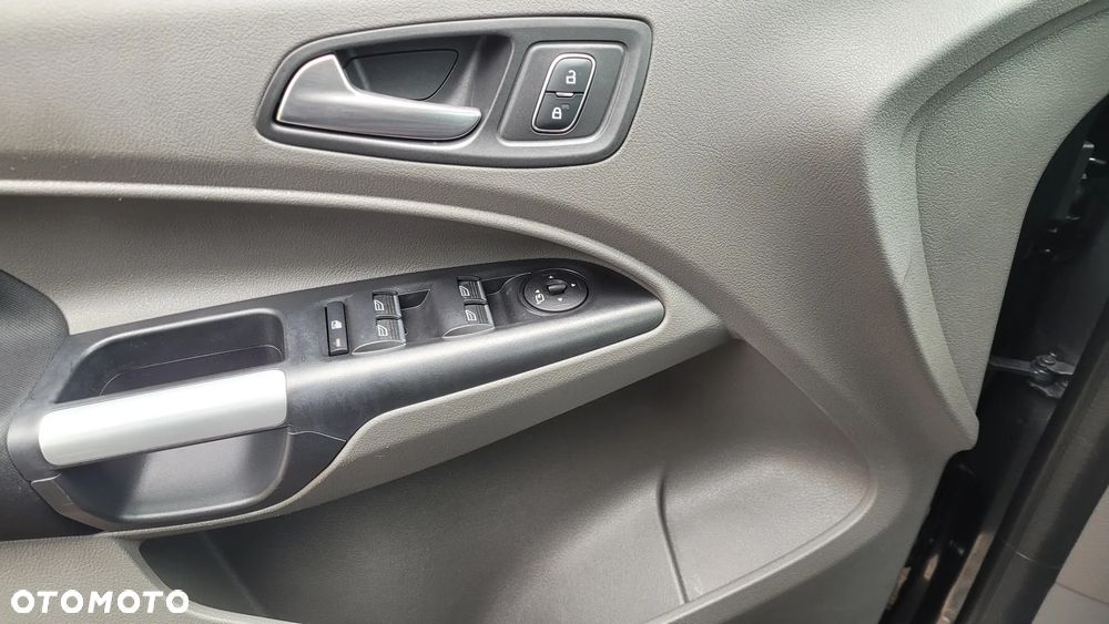 Ford Tourneo Connect Grand - 16