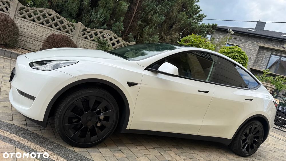 Tesla Model Y Long Range AWD - 4