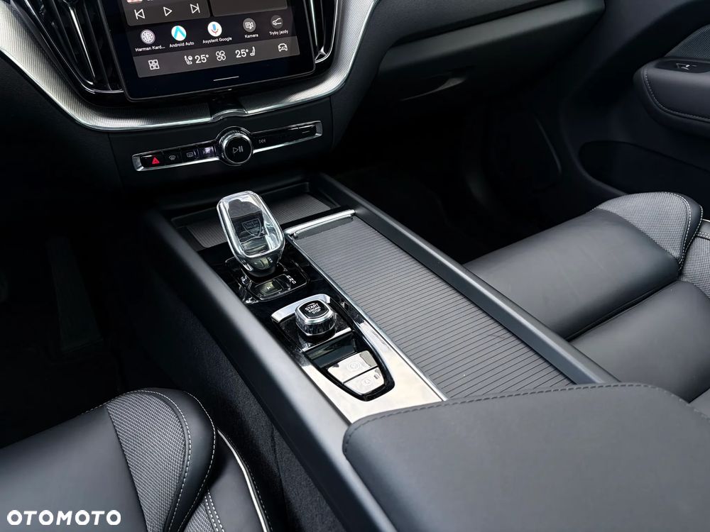 Volvo XC 60 B5 B AWD Plus Black Edition - 22