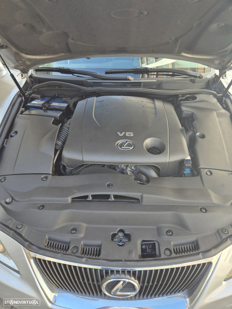 Lexus IS 250 2.5 VVTi Luxury 24 Aut. - 4