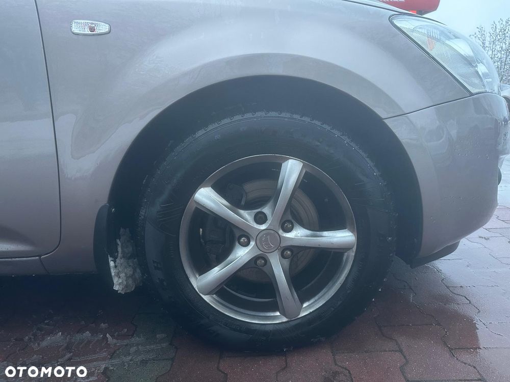 Kia Ceed - 4