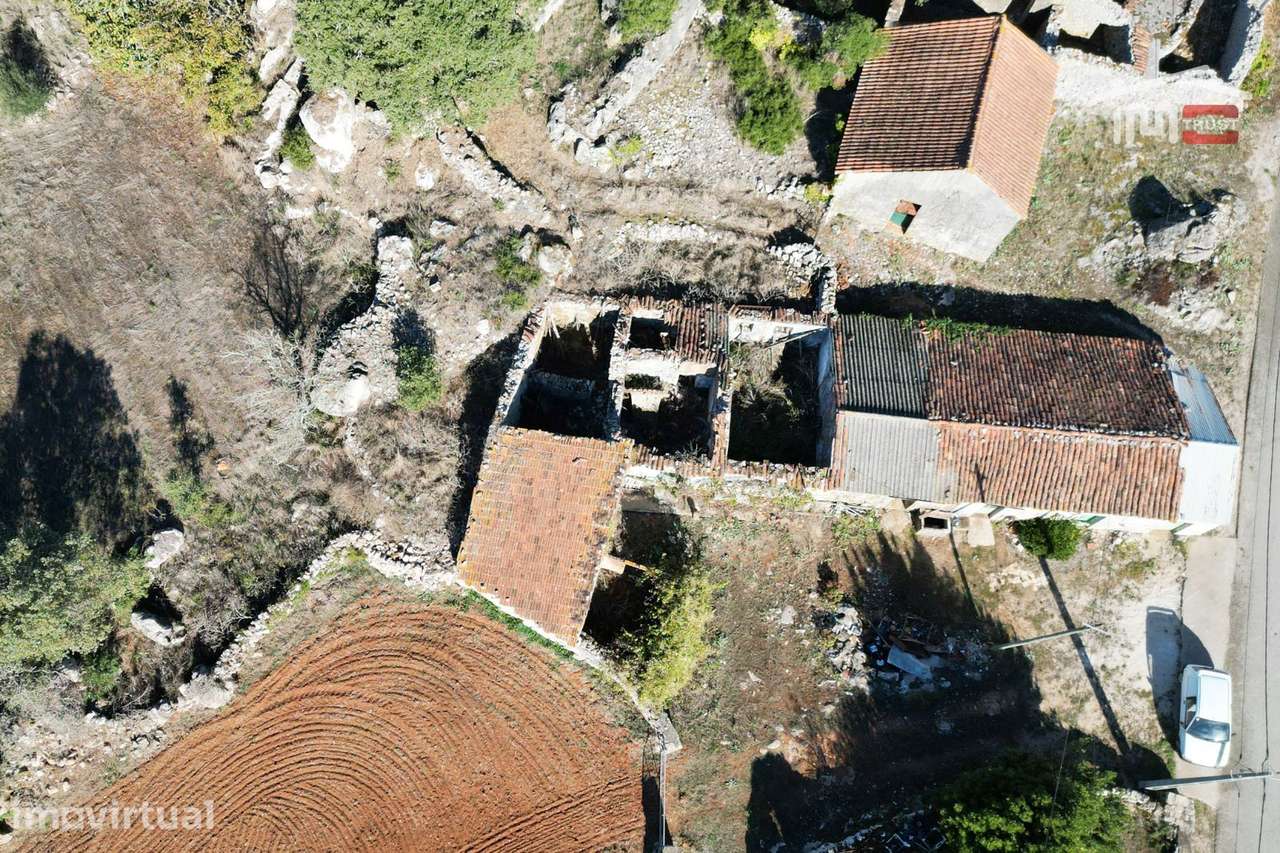 Moradia para Restauro com 1920 m² de Terreno | Penedos Belos, Porto... - Grande imagem: 5/19