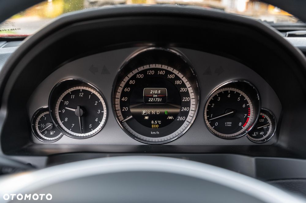 Mercedes-Benz Klasa E - 27