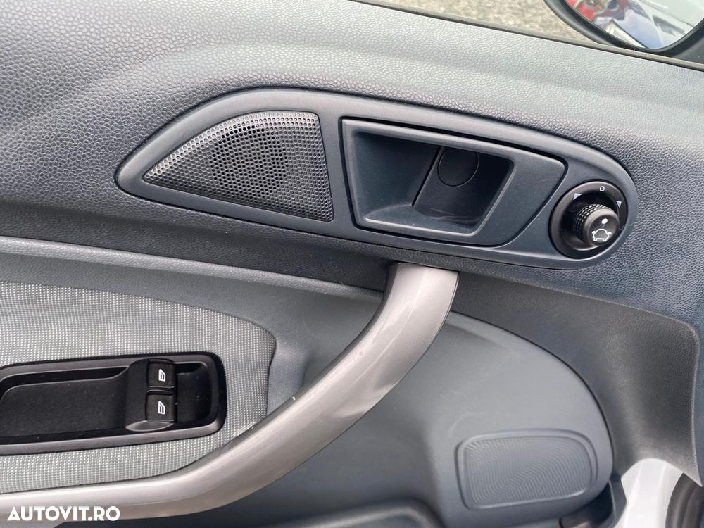 Ford Fiesta 1.25i Ambiente - 16